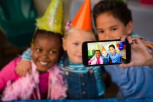 Partage de photos d'enfants en ligne